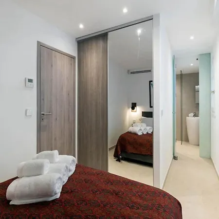 Spacious With Terrace * Karpinjan