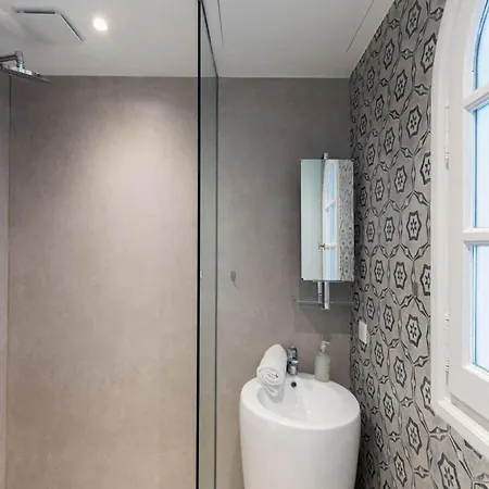 Spacious With Terrace بيت للعطل