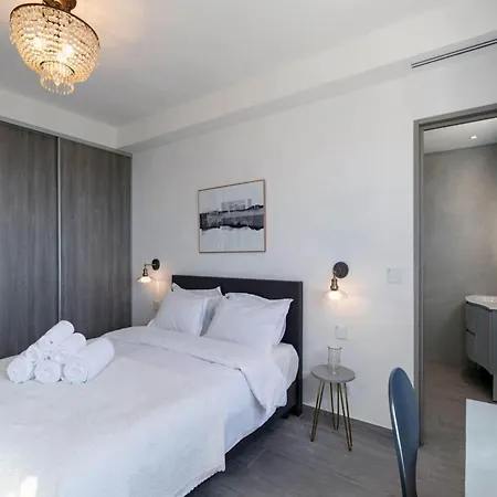 Spacious With Terrace بيت للعطل
