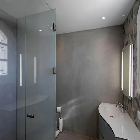 بيت للعطل Spacious With Terrace *